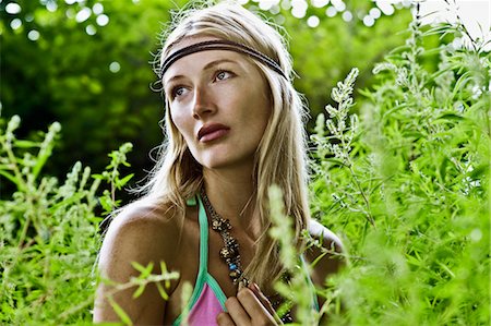 shelley smith - Woman in Long Grass Foto de stock - Con derechos protegidos, Código: 700-03638658