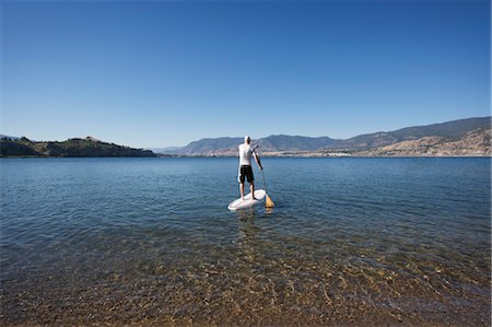 Man Stand Up Paddle Surf, lac Okanagan, Penticton, Colombie-Britannique, Canada Photographie de stock - Rights-Managed, Code: 700-03638949