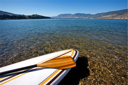 Stand Up Paddle Surfing Board, Okanagan Lake, Penticton, British Columbia, Canada Foto de stock - Con derechos protegidos, Código: 700-03638951