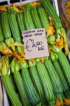 Zucchini in Market, Campo de Fiori, Rome, Italy Stock Photo - Rights-Managed, Code: 700-03639244