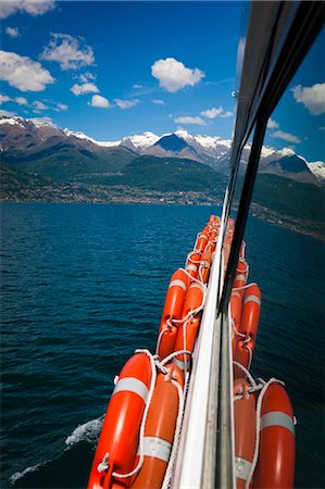 simsearch:862-08699419,k - Life Rings on Side of Boat, Lake Como, Lombardy, Italy Foto de stock - Con derechos protegidos, Código: 700-03644377