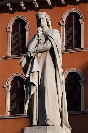 poète (homme et femme) - Statue de Dante, Piazza dei Signori, Verona, Vénétie, Italie Photographie de stock - Rights-Managed, Code: 700-03644415