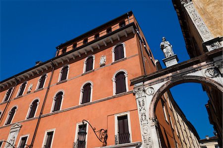 piazza dei signori - Piazza dei Signori, Verona, Veneto, Italy Foto de stock - Con derechos protegidos, Código: 700-03644418