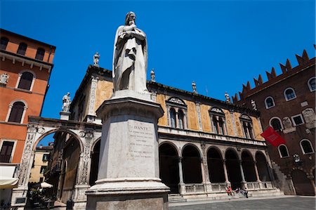 piazza in italy - Statue of Dante, Piazza dei Signori, Verona, Veneto, Italy Stock Photo - Rights-Managed, Code: 700-03644419