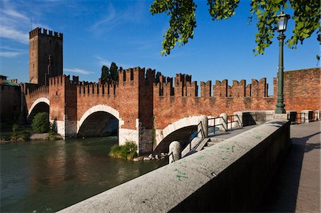 ponte di castel vecchio - Castelvecchio Bridge, Verona, Veneto, Italy Foto de stock - Direito Controlado, Número: 700-03644429