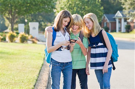 people neighborhood phone - Groupe d'amis avec téléphone portable va à l'école Photographie de stock - Rights-Managed, Code: 700-03644534