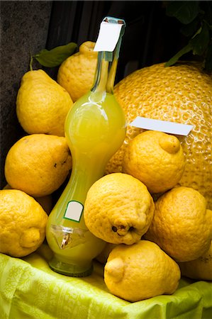 salerno - Flasche Limoncello am Markt, Positano, Campania, Italien Stockbilder - Lizenzpflichtiges, Bildnummer: 700-03641102