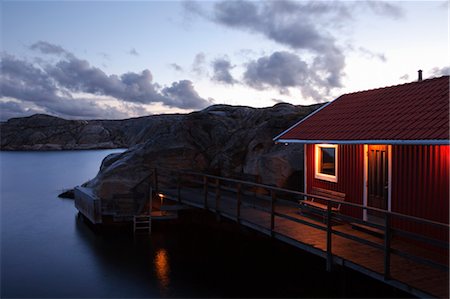 Shanty rouge dans la nuit, Bohuslaen, Suède Photographie de stock - Rights-Managed, Code: 700-03659275