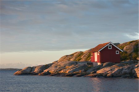 Red Wooden Hut on Rocky Coast, Bohuslaen, Sweden Foto de stock - Con derechos protegidos, Código: 700-03659272