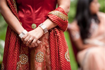 Gros plan de mariée hindoue, vêtue d'une robe traditionnelle Photographie de stock - Rights-Managed, Code: 700-03665605