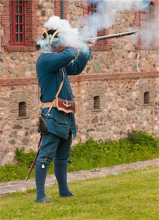 Français soldat tir pistolet, Fort Louisbourg, Cape Breton, Nouvelle-Écosse, Canada Photographie de stock - Rights-Managed, Code: 700-03665636