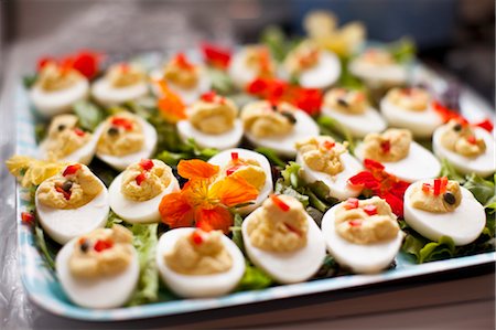 egg tray - Oeufs farcis Photographie de stock - Rights-Managed, Code: 700-03665644