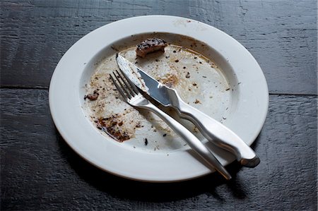 restos - Morsel of Steak Leftover on Plate Foto de stock - Con derechos protegidos, Código: 700-03665673