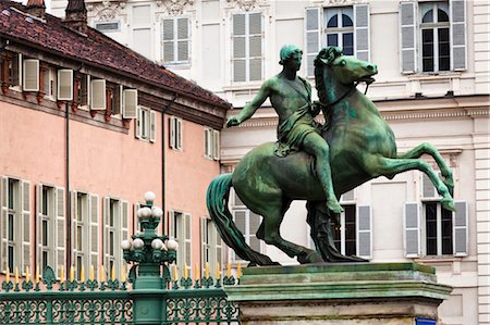 Dioscuri Statue, Piazza Castello, Turin, Turin Province, Piedmont, Italy Foto de stock - Direito Controlado, Número: 700-03660088