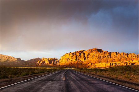 Menaces sur la vallée de feu State Park, Nevada, USA Photographie de stock - Rights-Managed, Code: 700-03685750