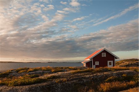 Cabane en bois rouge sur la côte, Bohuslaen, Suède Photographie de stock - Rights-Managed, Code: 700-03685783