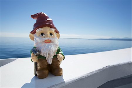 Nain de jardin sur le Ferry, le détroit de Georgia, en Colombie-Britannique, Canada Photographie de stock - Rights-Managed, Code: 700-03685838