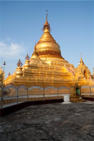 shwedagon pagoda - Shwedagon Pagoda, Rangoon, Myanmar Foto de stock - Con derechos protegidos, Código: 700-03685861