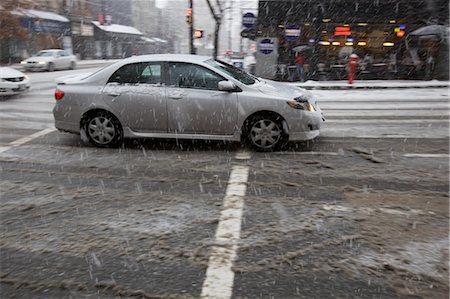 picture of intersection of roads - Car in Snowy Weather, Vancouver, British Columbia, Canada Stock Photo - Rights-Managed, Code: 700-03685999