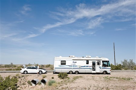 Man Standing beside Broken Down RV in Desert, near Yuma, Arizona, USA Fotografie stock - Rights-Managed, Codice: 700-03686131