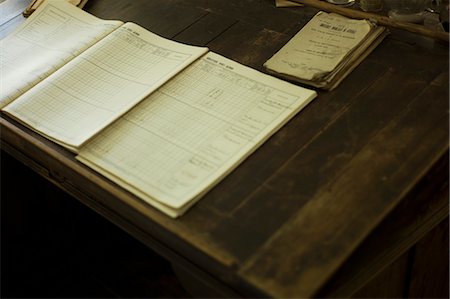 desk with school supplies - Exercer le livre sur le vieux bureau en musée en classe, Stroppo, Valle Maira, Italie Photographie de stock - Rights-Managed, Code: 700-03681942