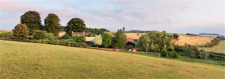 Ancienne ferme parmi les arbres et champs à l'aube, Cotswolds, Gloucestershire, Angleterre Photographie de stock - Rights-Managed, Code: 700-03682423