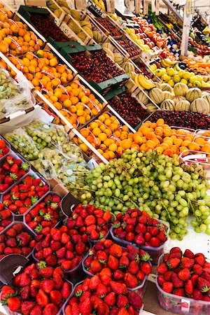 fruit market - Fruit and Vegetable Market at Piazza Delle Erbe, Padua, Veneto, Italy Stock Photo - Rights-Managed, Code: 700-03696847