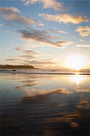 simsearch:700-03696893,k - Surfer on Beach, Chesterman Beach, Tofino, Vancouver Island, British Columbia, Canada Stock Photo - Rights-Managed, Code: 700-03696891