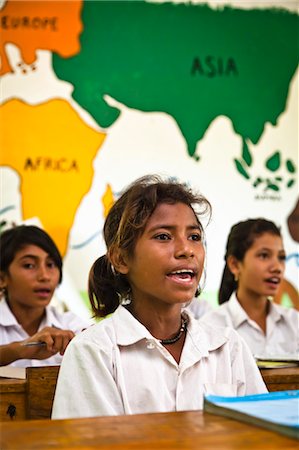 sans cession de droits - Filles dans la salle de classe, école Larawatu, Sumba (Indonésie) Photographie de stock - Rights-Managed, Code: 700-03696917