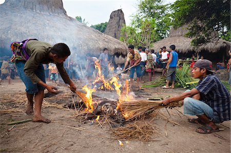 Trauerfeier in Waihola Dorf, Sumba, Indonesien Stockbilder - Lizenzpflichtiges, Bildnummer: 700-03696910