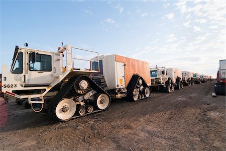 Large Tracked Vehicles, Prudhoe Bay, Alaska, USA Foto de stock - Con derechos protegidos, Código: 700-03696991