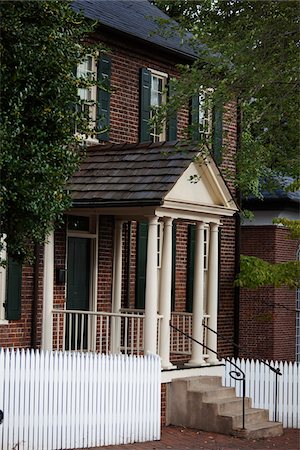 pillars for front porch - Extérieur de la maison, Old Salem, North Carolina, USA Photographie de stock - Rights-Managed, Code: 700-03698298