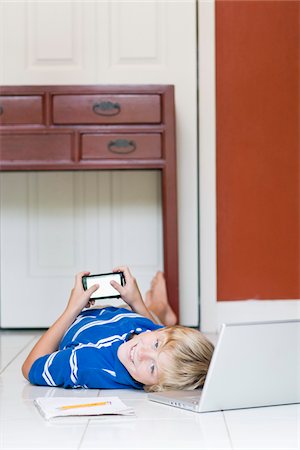 distraction child - Boy with Cell Phone Stock Photo - Rights-Managed, Code: 700-03719327