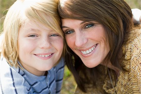 freckles and male - Close-Up of Mother and Son Foto de stock - Con derechos protegidos, Código: 700-03719335