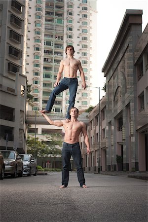 Deux acrobates spectacle extérieur, Taipa, Macau, Chine Photographie de stock - Rights-Managed, Code: 700-03720154