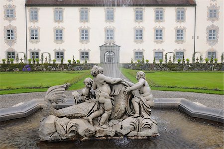 Fountain, Zeil Castle, Leutkirch im Allgau, Baden-Wurttemberg, Germany Stock Photo - Rights-Managed, Code: 700-03720197