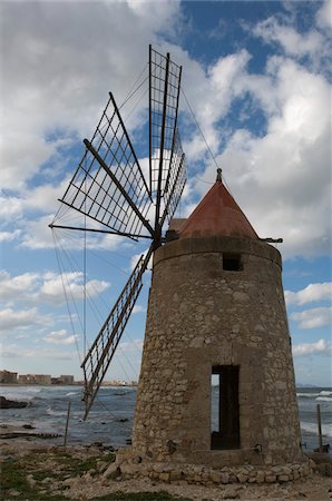 Moulin à vent à Salina Calcara, Province de Trapani, Sicile, Italie Photographie de stock - Rights-Managed, Code: 700-03737440