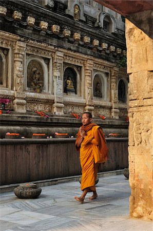 Moine au Temple de la Mahabodhi, Bodh Gaya, District de Gaya, Bihar, Inde Photographie de stock - Rights-Managed, Code: 700-03737483