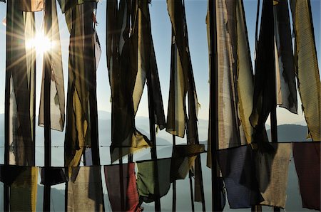 Drapeaux de prière, monastère de Sanga Choeling, Pelling, ouest du Sikkim, Sikkim, Inde Photographie de stock - Rights-Managed, Code: 700-03737831