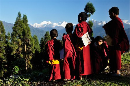 Jeunes moines bouddhistes, Kangchenjunga dans la Distance, monastère de Sanga Choeling, Pelling, ouest du Sikkim, Sikkim, Inde Photographie de stock - Rights-Managed, Code: 700-03737832