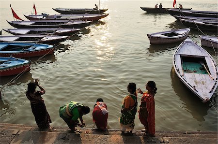 Ritual Bathing, River Ganges, Varanasi, Varanasi District, Uttar Pradesh, India Foto de stock - Con derechos protegidos, Código: 700-03737853