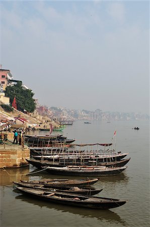 pendlerboot - Ghats, Fluss Ganges, Varanasi, Bezirk Varanasi, Uttar Pradesh, Indien Stockbilder - Lizenzpflichtiges, Bildnummer: 700-03737861