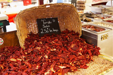 price tag - Tomates séchées au soleil pour les vendre au marché, Aix-en-Provence, Bouches-du-Rhône, Provence, France Photographie de stock - Rights-Managed, Code: 700-03738655