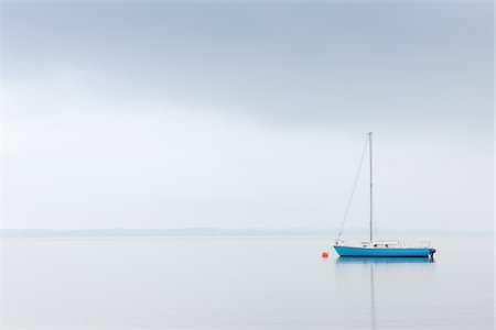 Sailboat on Lake Chiemsee, Bavaria, Germany Foto de stock - Con derechos protegidos, Código: 700-03738993