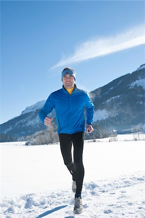 Man Running Outdoors in Winter Foto de stock - Con derechos protegidos, Código: 700-03739214