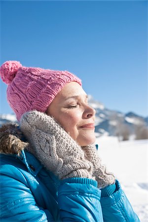 Woman Covering Ears Outdoors in Winter Foto de stock - Con derechos protegidos, Código: 700-03739247