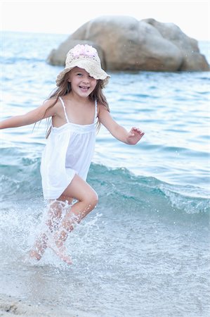 Girl Running Along Shore Foto de stock - Con derechos protegidos, Código: 700-03739283