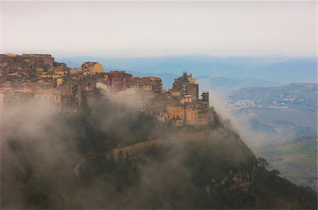 Vue de la ville d'Enna, Sicile, Italie Photographie de stock - Rights-Managed, Code: 700-03739348