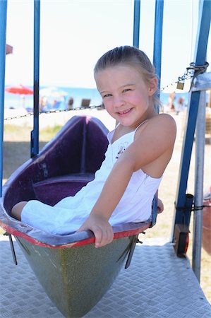 foire de comté - Jeune fille sur une promenade en bateau au parc d'attractions Photographie de stock - Rights-Managed, Code: 700-03739340