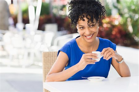 Femme au café Photographie de stock - Rights-Managed, Code: 700-03762691